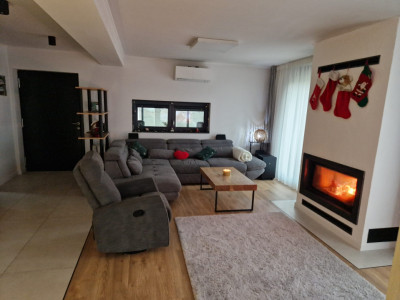 Casă cu șemineu superb + terasă închisă | Smart | Fotovoltaice 11 kW | Carport